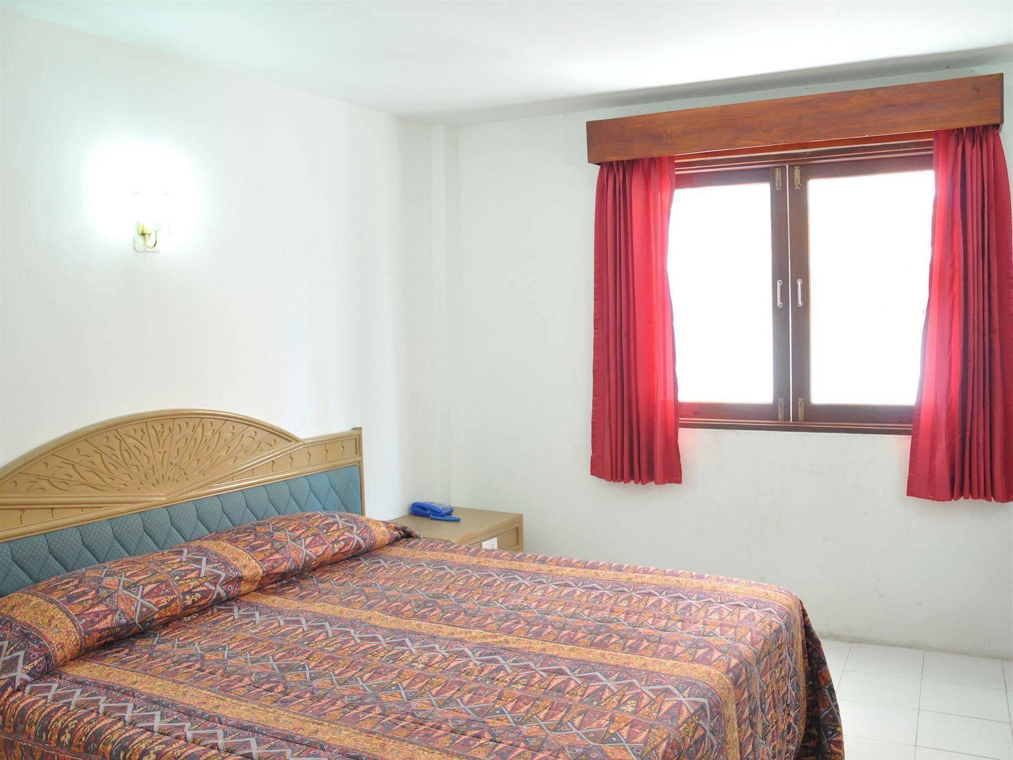Highfive Guest House Pattaya Exterior photo