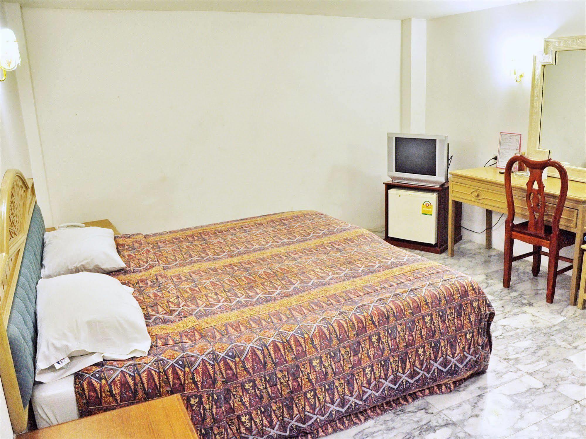 Highfive Guest House Pattaya Exterior photo